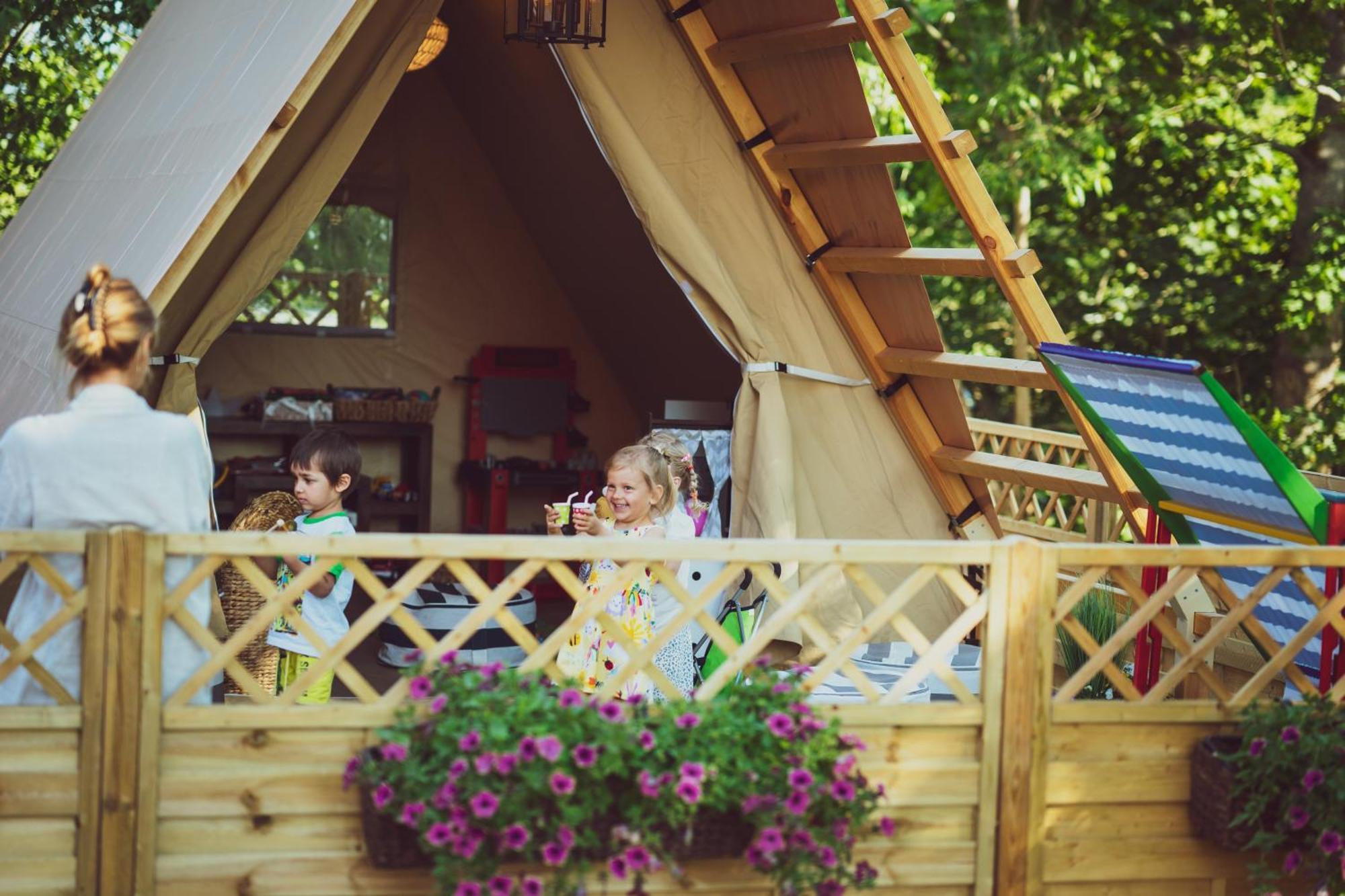 ホテル Mia Glamping Orissaare エクステリア 写真