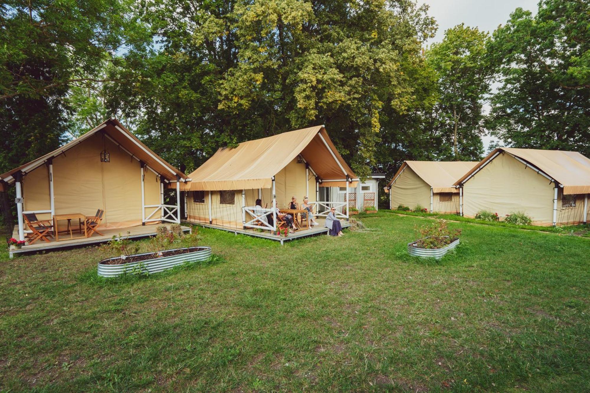 ホテル Mia Glamping Orissaare エクステリア 写真